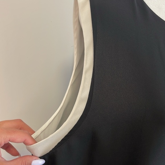 EUC Banana Republic Black Boxy Sleeveless Tank Top - Picture 3 of 7